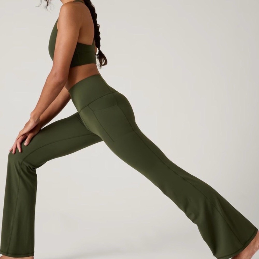 Athleta Salutation Stash high rise flare leggings in Aspen